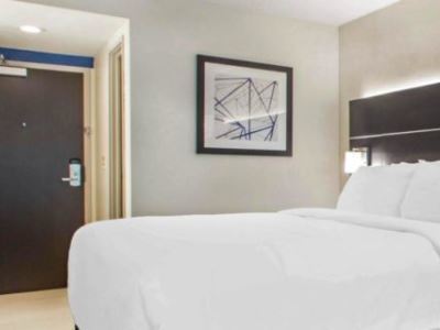 Hotel Express & - Airport - Wolf Road By Ihg 3*