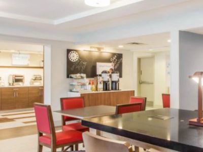 Express & - Airport - Wolf Road By Ihg 3*