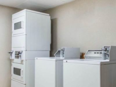 Express & - Airport - Wolf Road By Ihg Hotel 3*